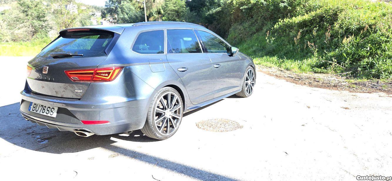SEAT Leon ST 300 4drive — fotografia 4
