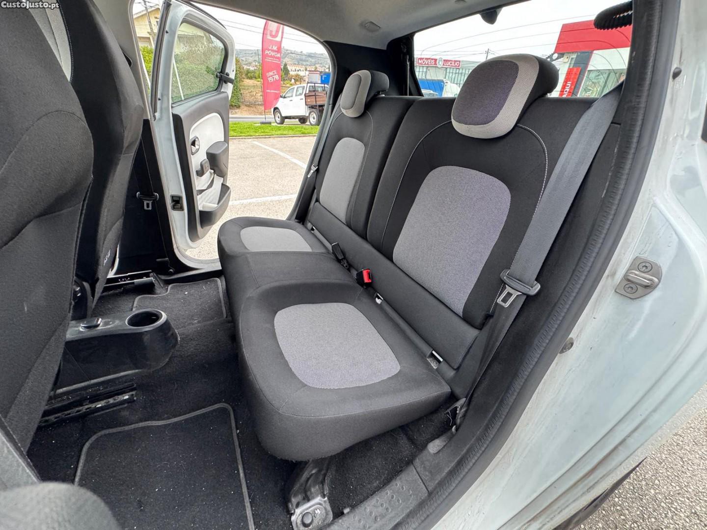 Renault Twingo 1.0 SCe Limited — fotografia 15