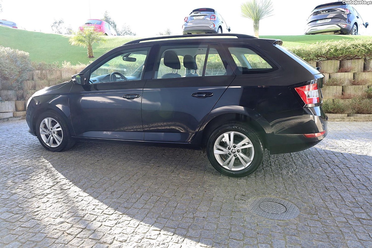 Skoda Fabia Break 1.0 TSI Ambition — fotografia 14