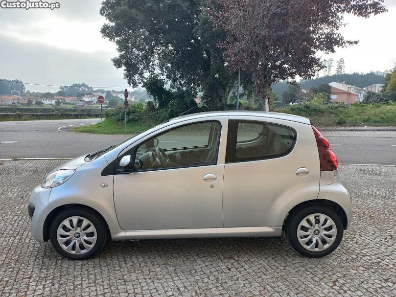 Peugeot 107 1.0 Active — photo 2