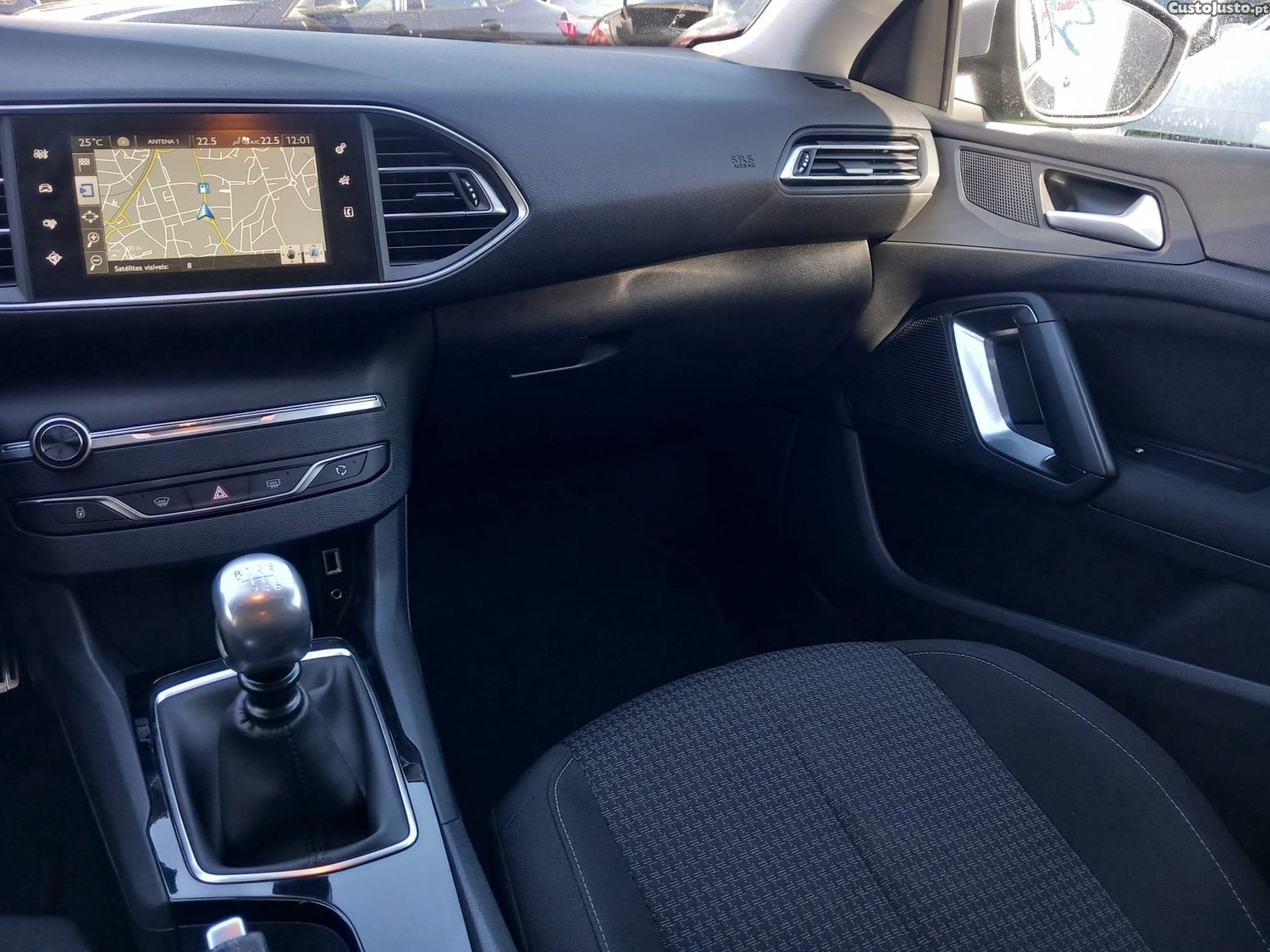 Peugeot 308 SW 1.6 BlueHDi Allure — fotografia 8