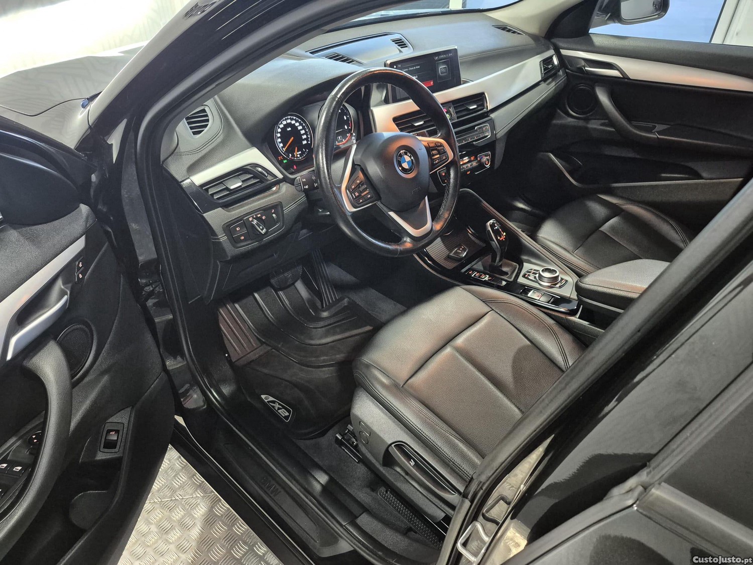 BMW X2 18 d sDrive Auto — fotografia 4