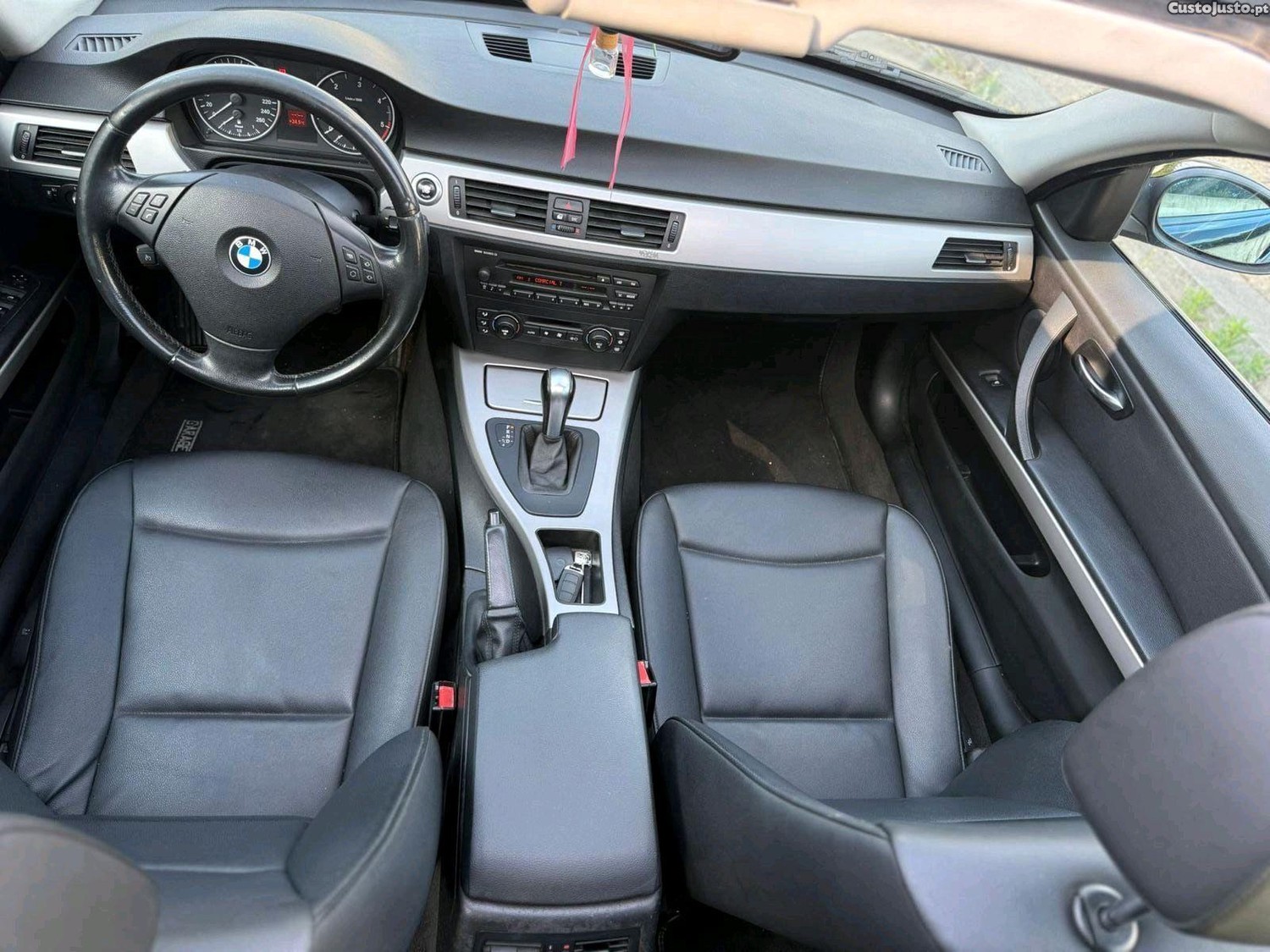 BMW 320 d E91 CX Automática — fotografia 4