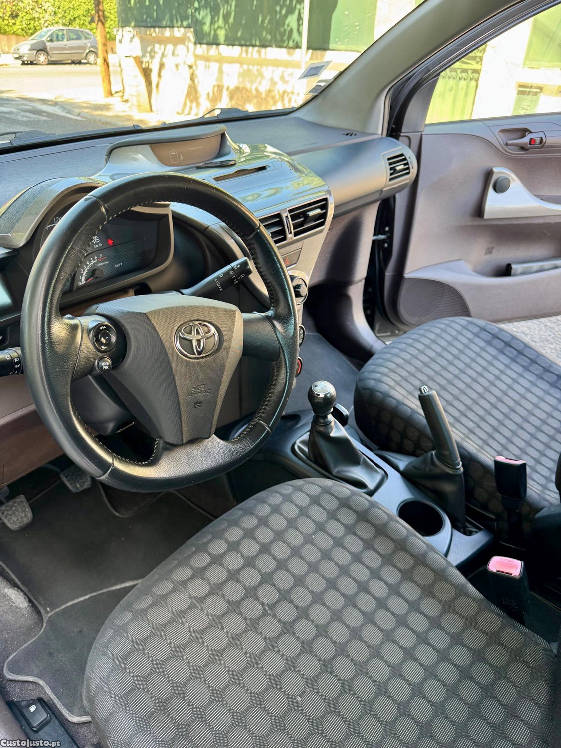 Toyota iQ VVT-i - 10 foto 5