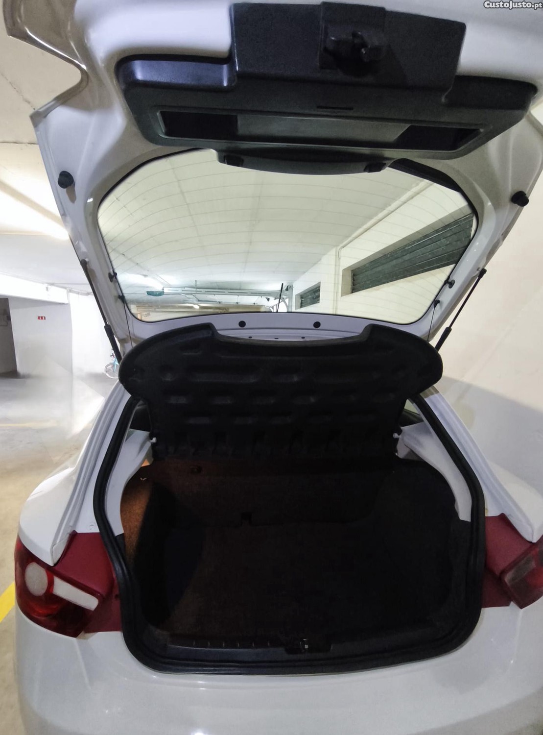SEAT Ibiza 1.2Tdi — fotografia 5