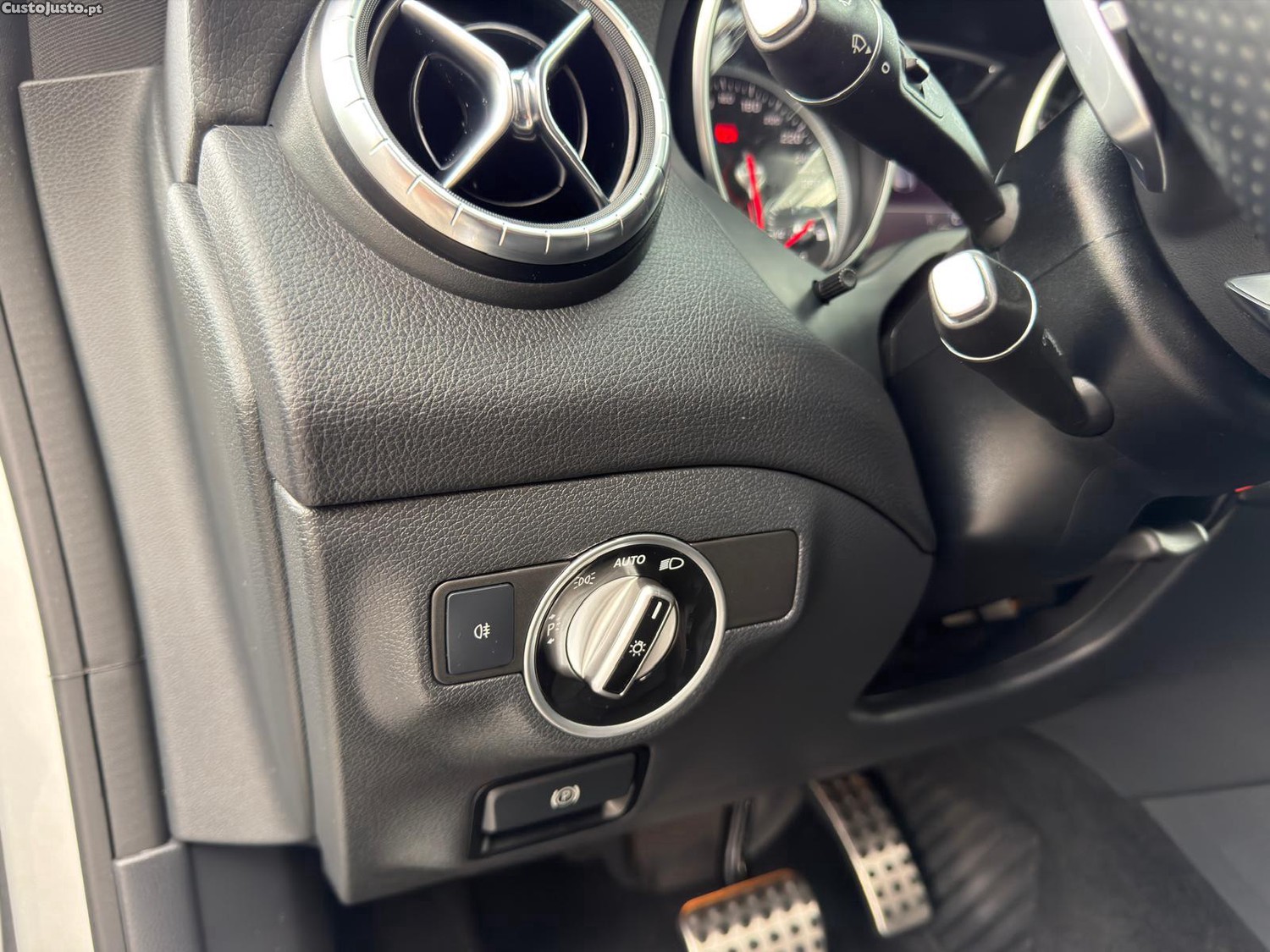 Mercedes-Benz CLA 180 d AMG Line Aut. — fotografia 6