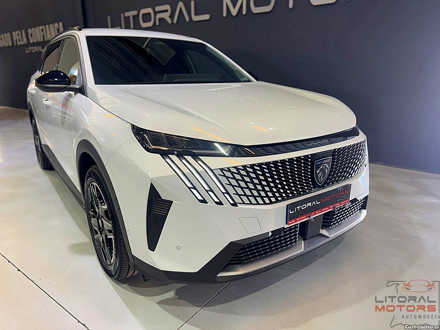 Peugeot 5008 1.2 Hybrid Allure e-DCS6 - 26 — photo 3