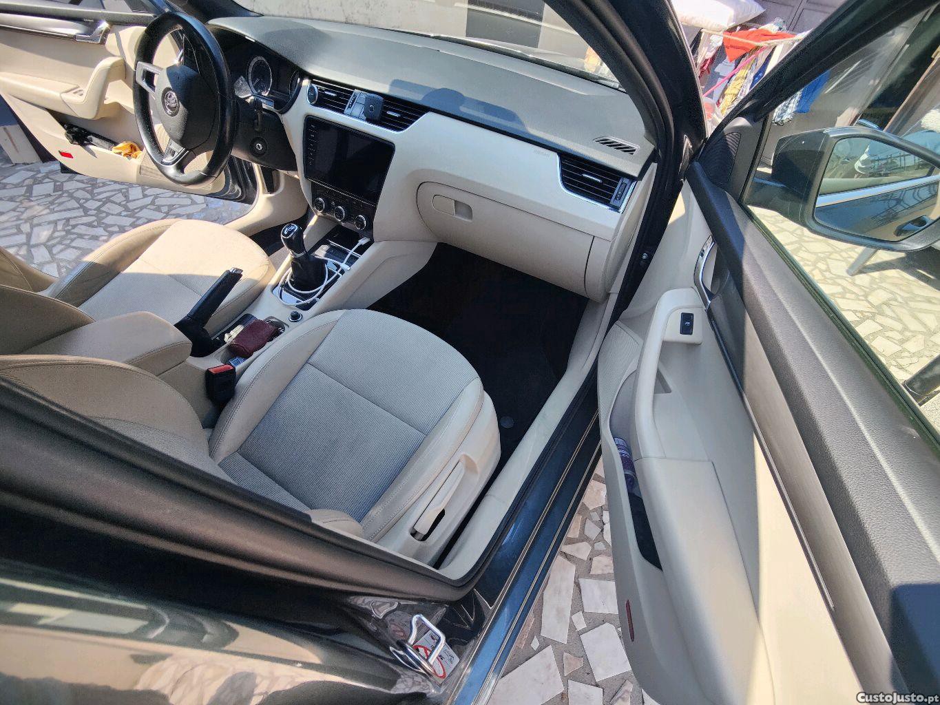 Skoda Octavia 1.6 TDI — fotografia 3