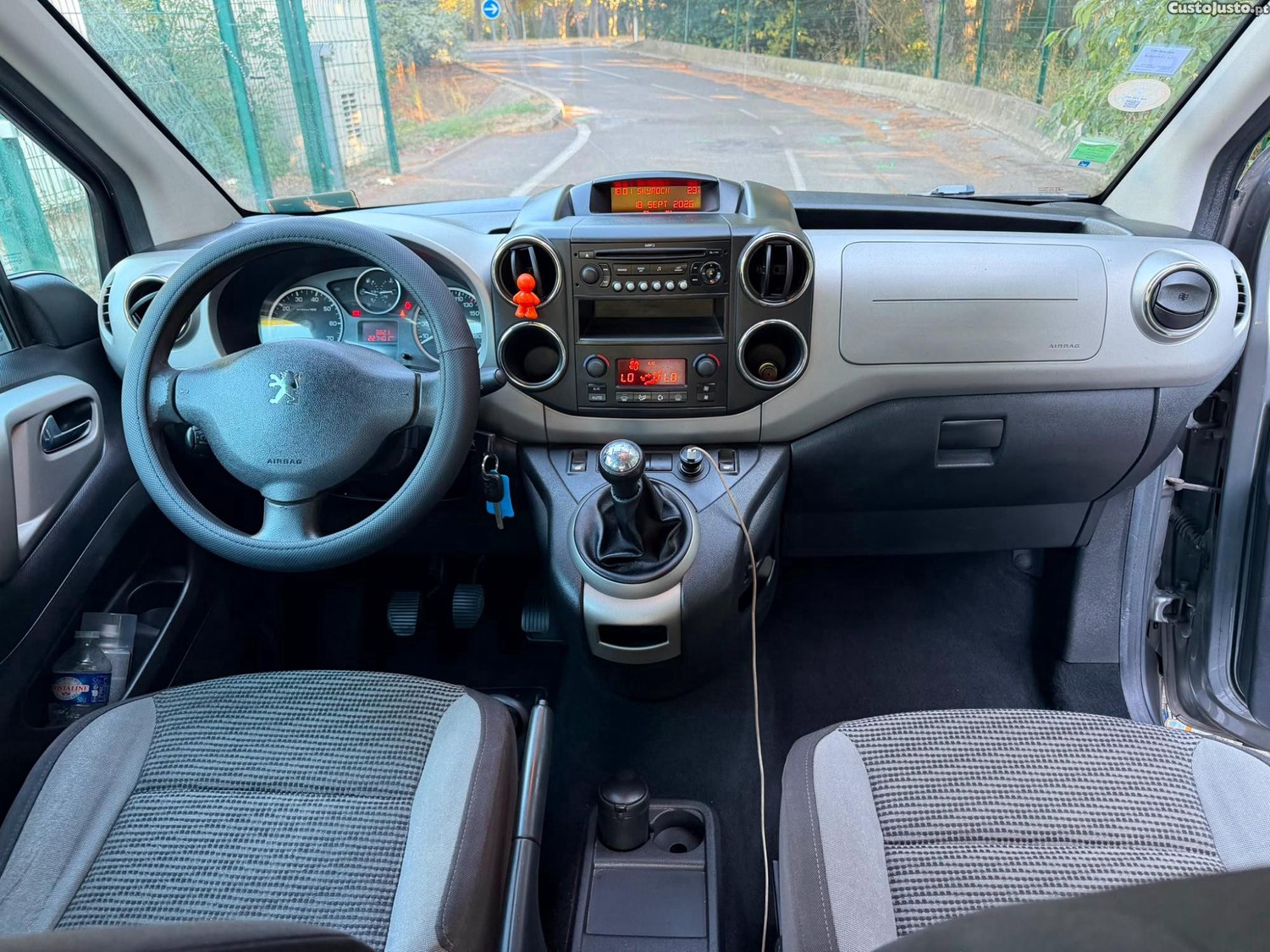 Peugeot e-Partner 1.6 Mobilidade Reduzida - 09 — photo 4
