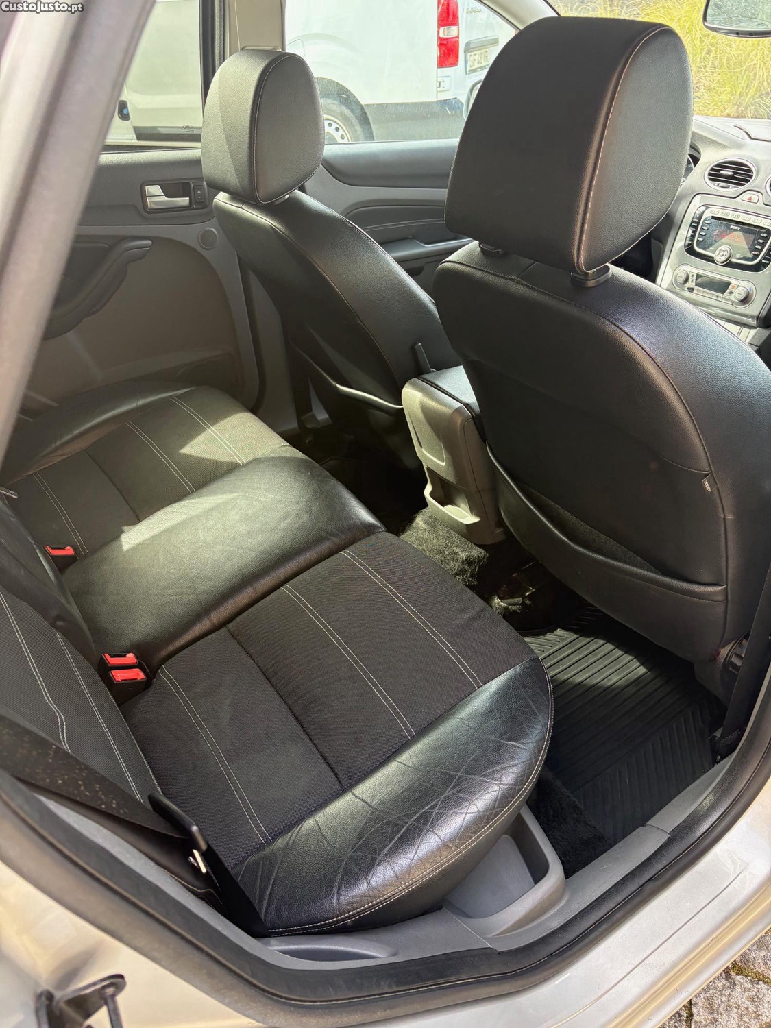 Ford Focus Titanium 1.6Tdci 110cv — fotografia 13