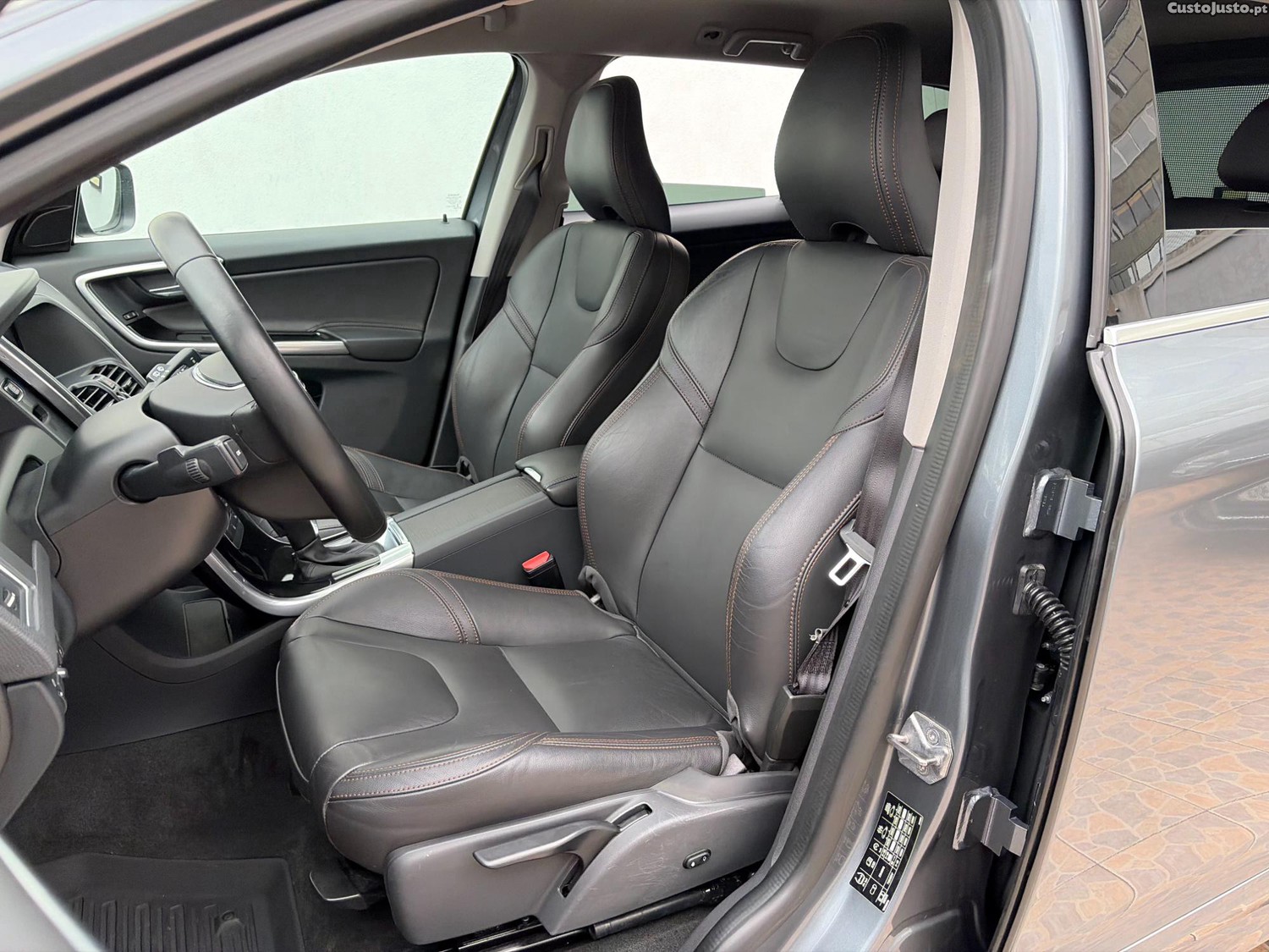 Volvo XC60 2.0 D4 DYNAMIC EDITION GEARTRONIC 190 CV NACIONAL 1 ÚNICO DONO - 16 foto 5