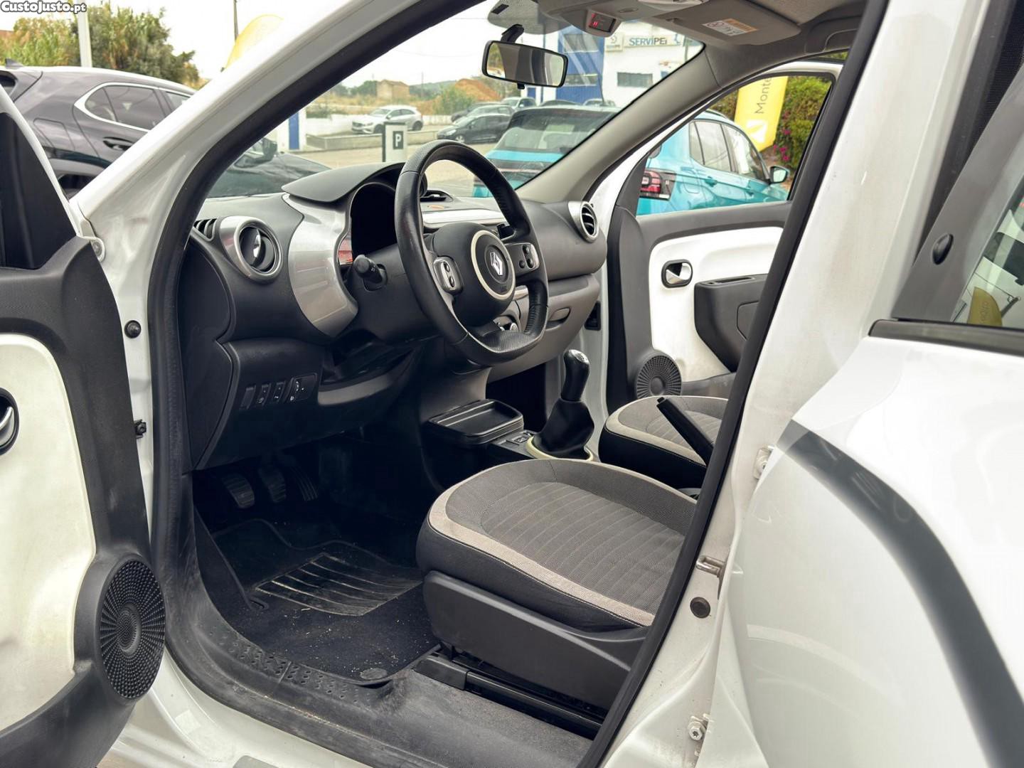 Renault Twingo 1.0 SCe Limited — fotografia 20