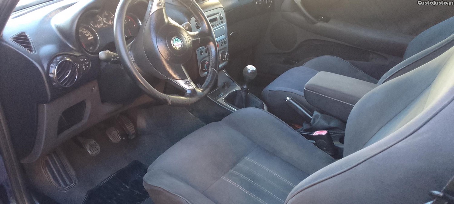 Alfa Romeo 147 Versão 1.9 JTDm 150 CV caixa manual de 6v ano 2006 sport 261.000km — photo 2