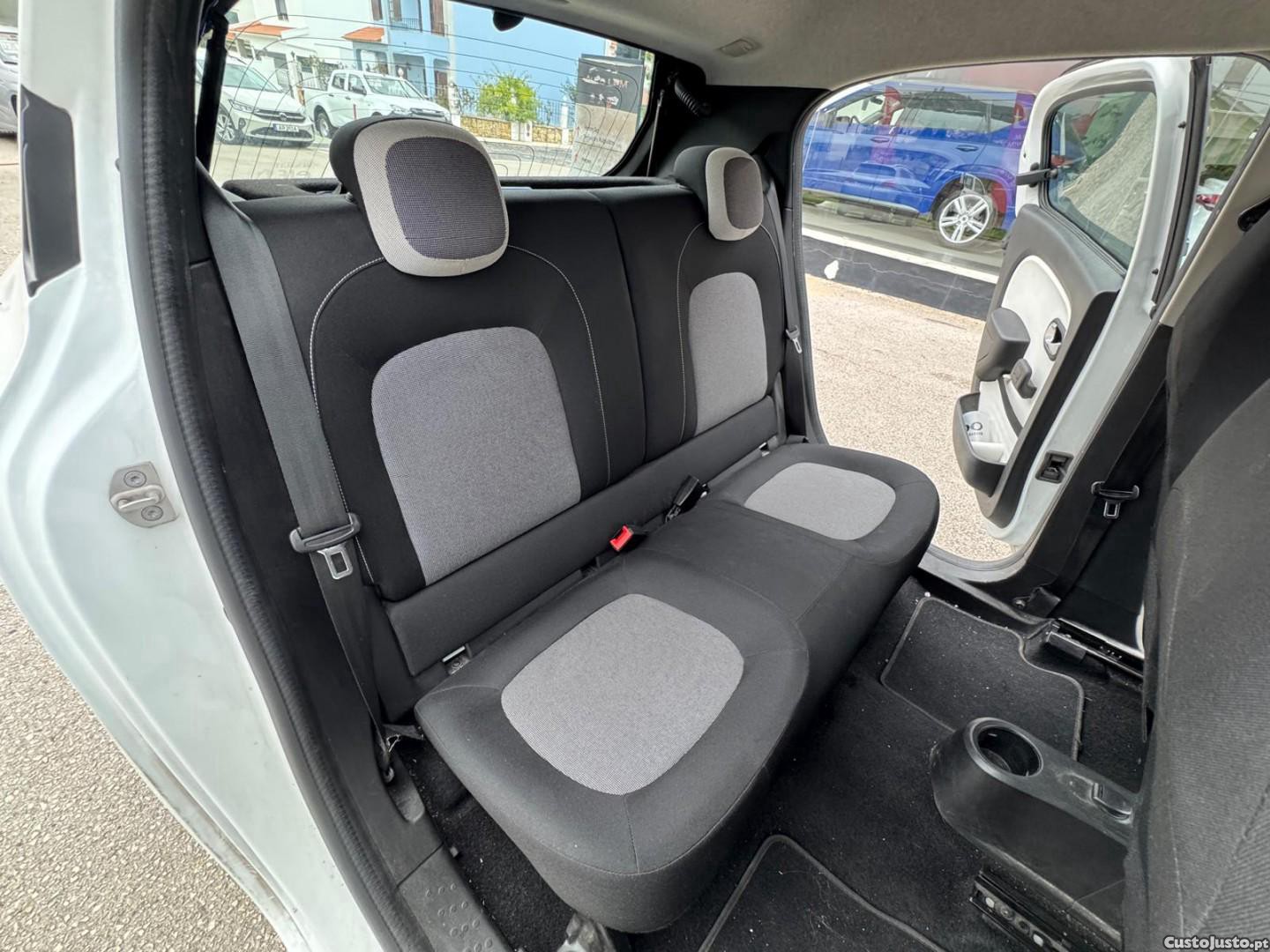 Renault Twingo 1.0 SCe Limited — fotografia 16