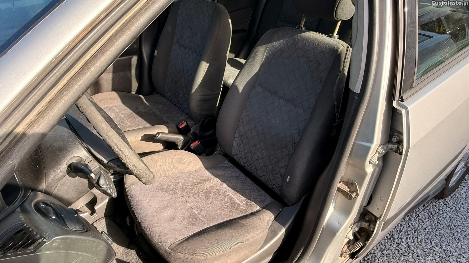 Ford Focus 1.4 Comfort — fotografia 5