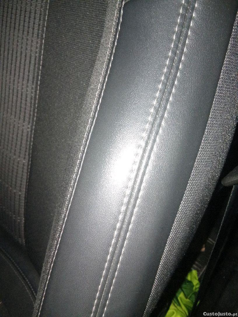 Peugeot 308 1.5 HDI ALLURE — fotografia 3