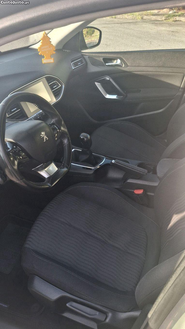 Peugeot 308 carro — photo 4