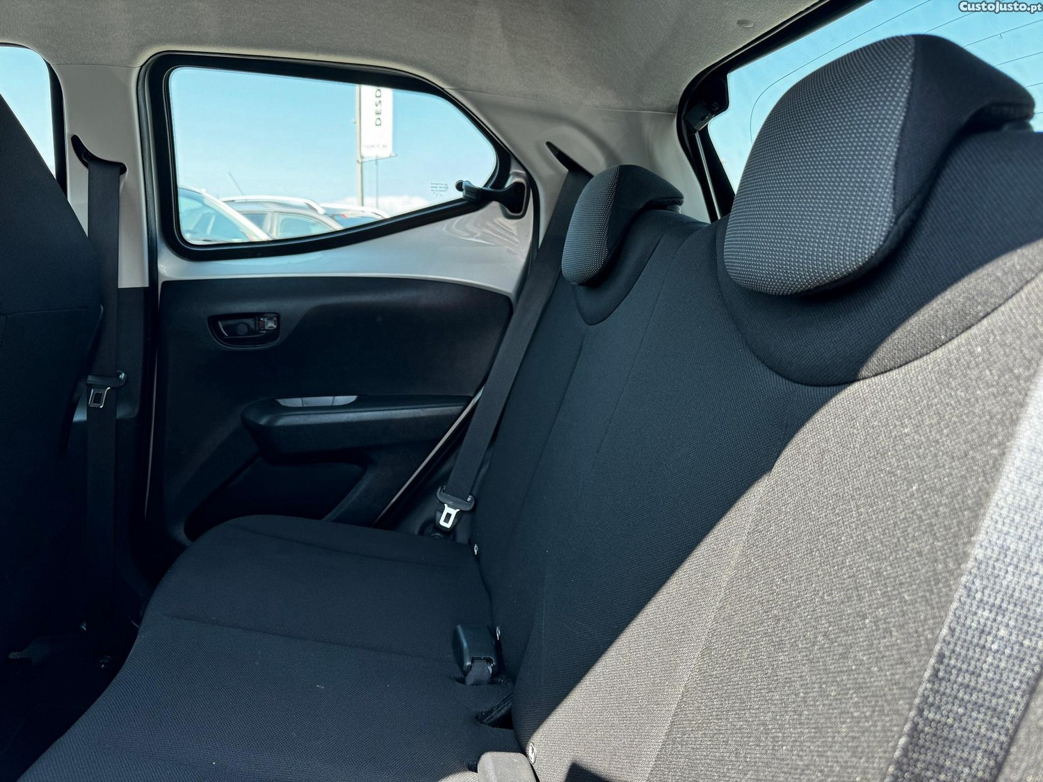 Toyota Aygo 1.0 X-Play+AC — fotografia 4