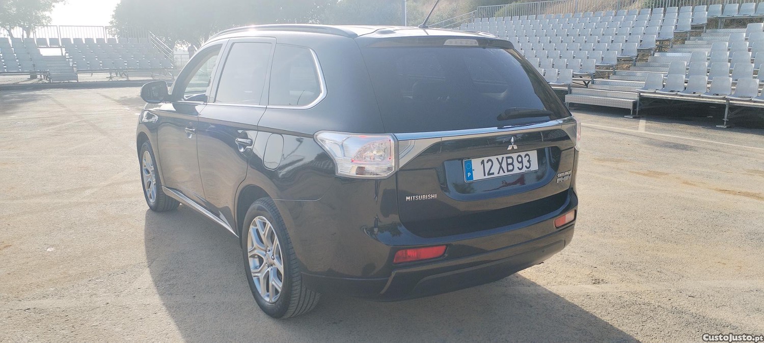 Mitsubishi Outlander Instyle PHEV — photo 4