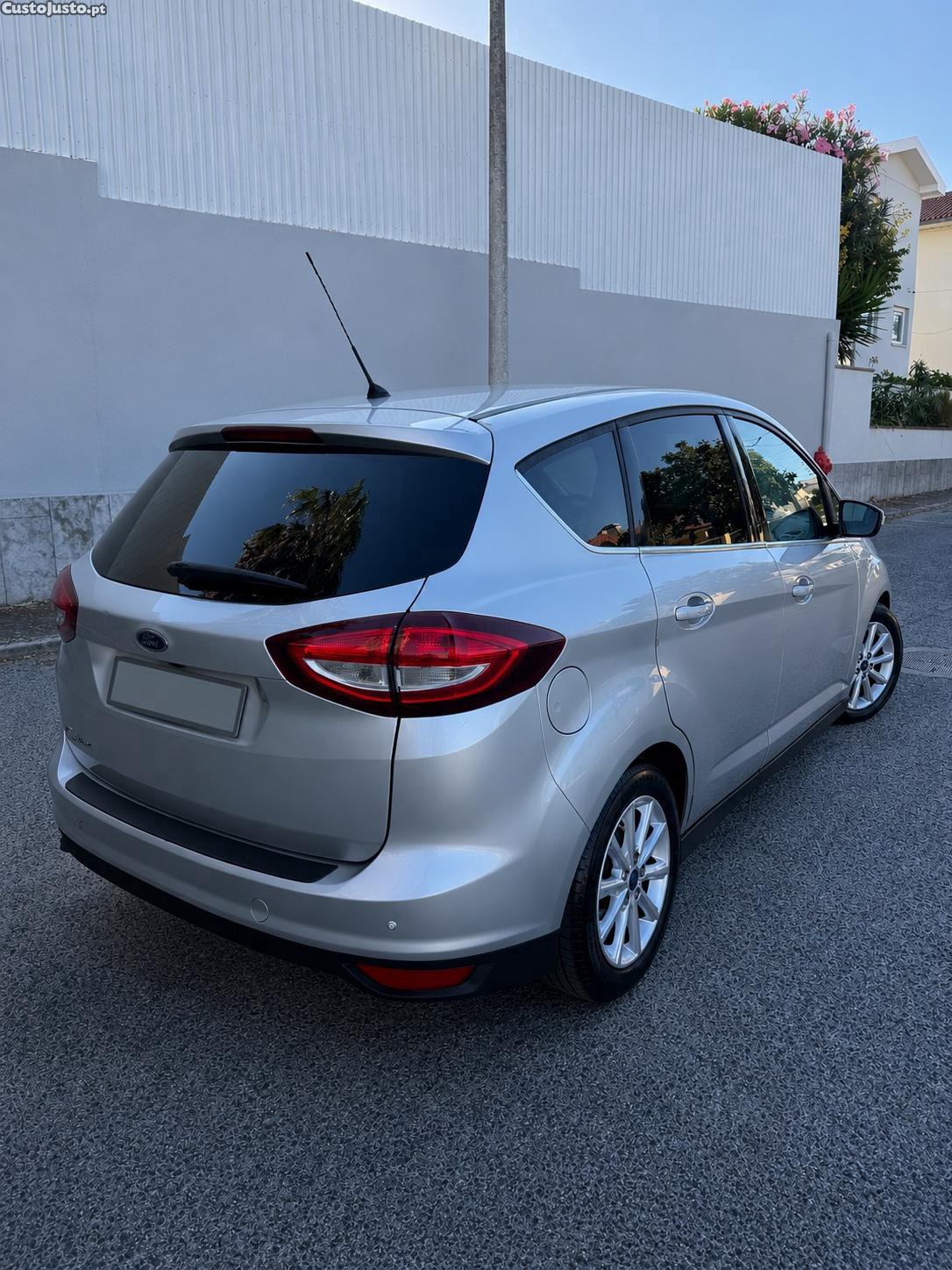 Ford C-Max . — photo 4
