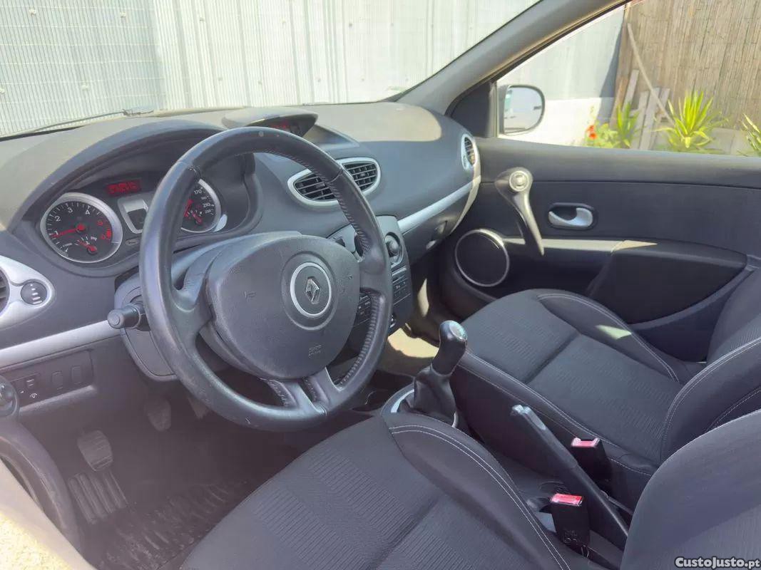 Renault Clio 1.5 dci dynamique s — fotografia 10