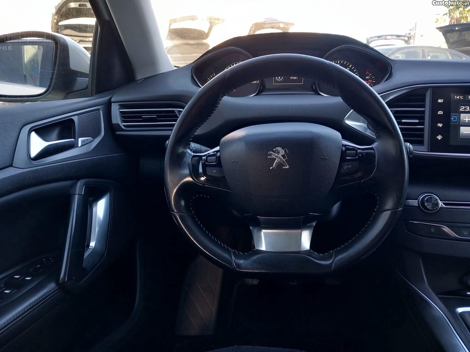 Peugeot 308 SW 2.0 HDi Active — fotografia 12