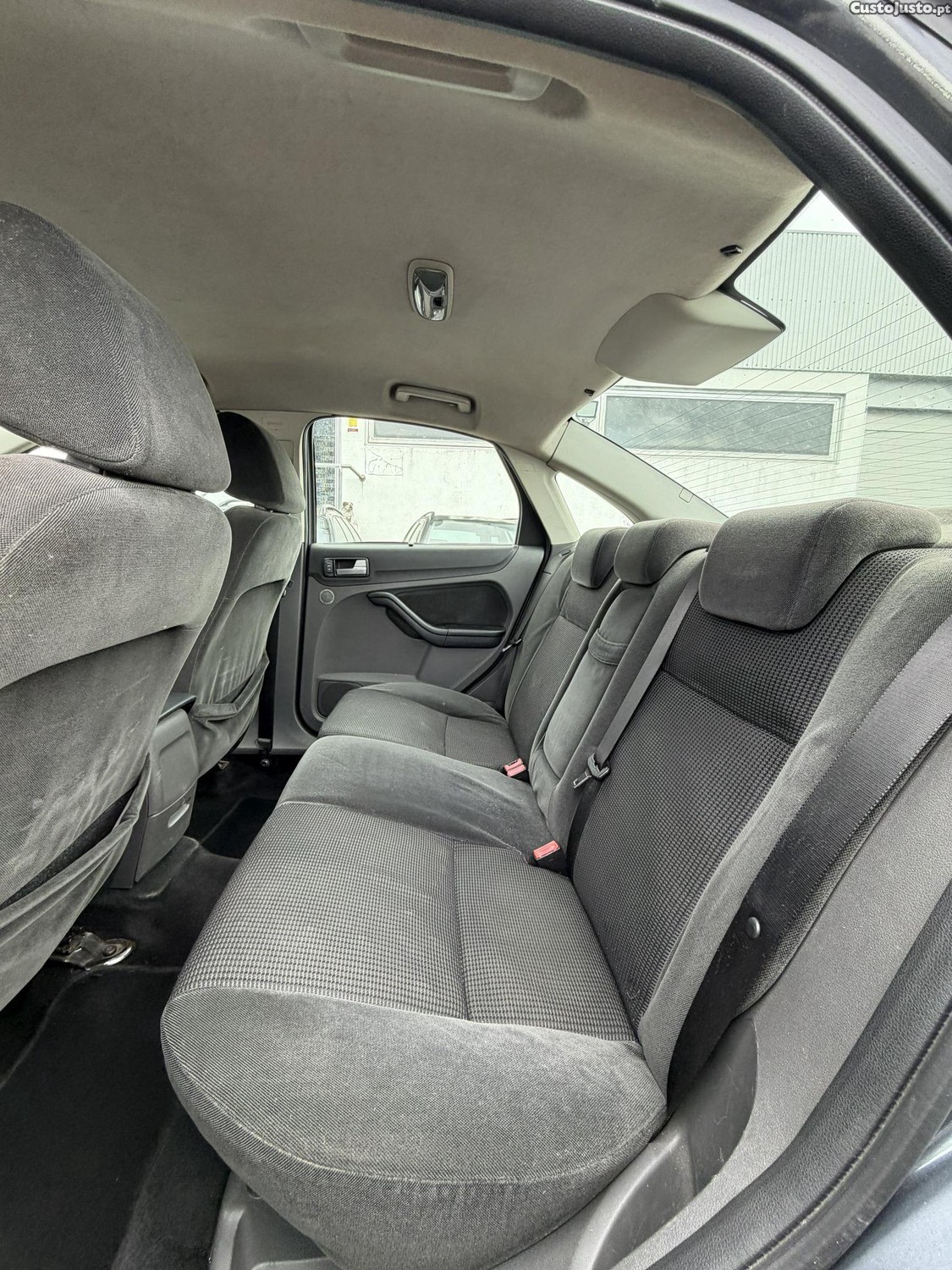 Ford Focus Ghia - 06 foto 5