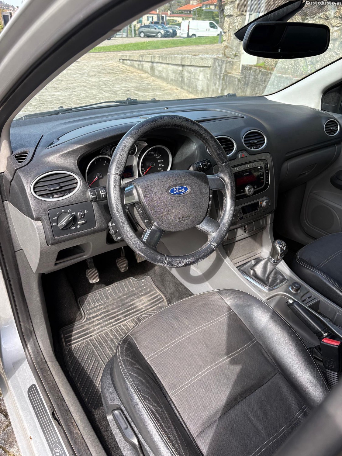 Ford Focus Titanium 1.6Tdci 110cv — fotografia 17