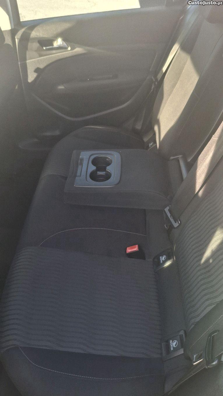Peugeot 308 carro — photo 5