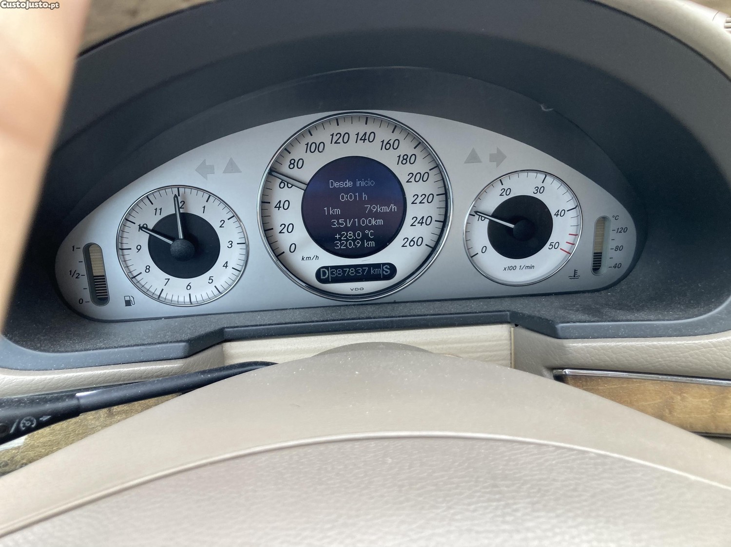 Mercedes-Benz E 320 Avantgard — fotografia 4