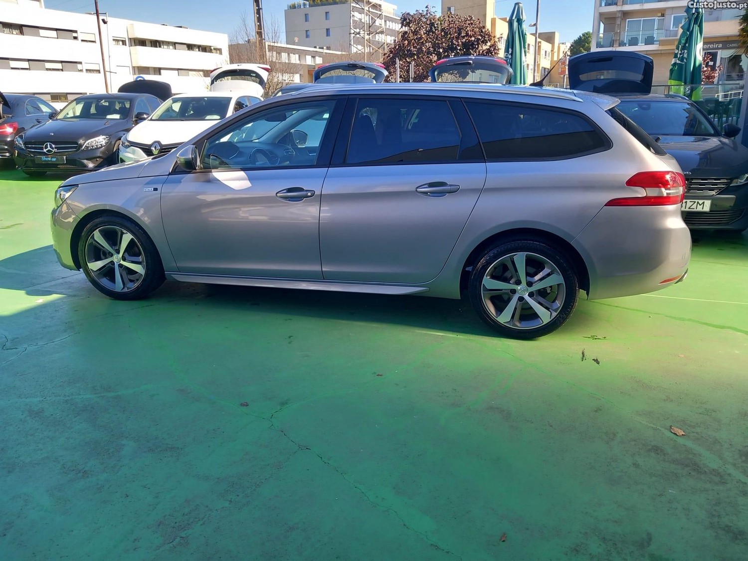 Peugeot 308 SW 1.6 BlueHDi Allure — fotografia 17