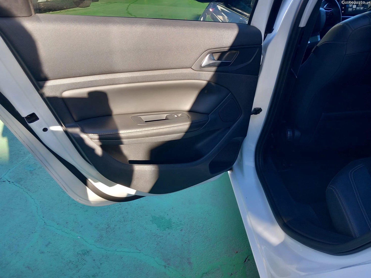 Peugeot 308 SW 2.0 HDi Active — fotografia 5