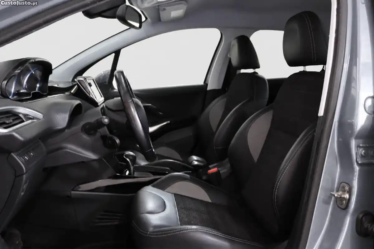 Peugeot 2008 1.2 PureTech Crossway EAT6 — photo 4