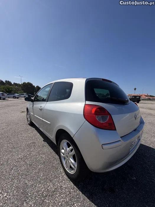 Renault Clio — fotografia 10