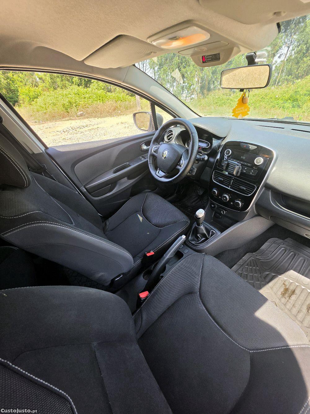 Renault Clio 1.5dci económico 2017 — fotografia 2