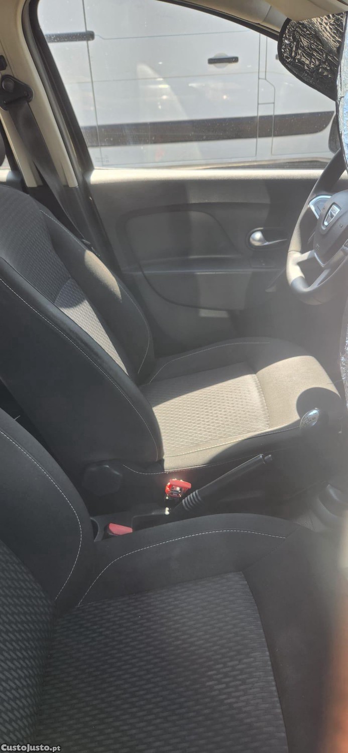 Dacia Sandero 1.5 DCI - 19 foto 2