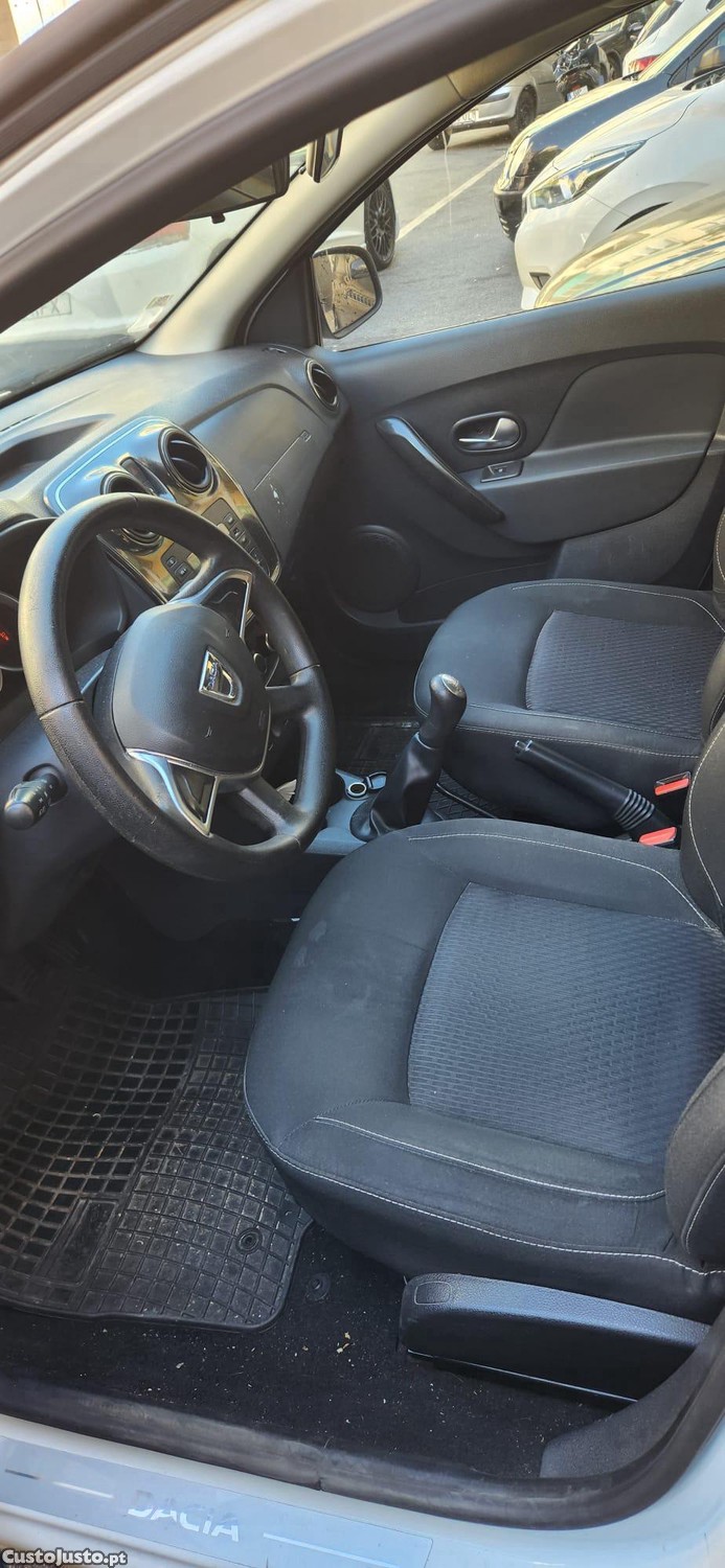 Dacia Sandero 1.5 DCI - 17 foto 2