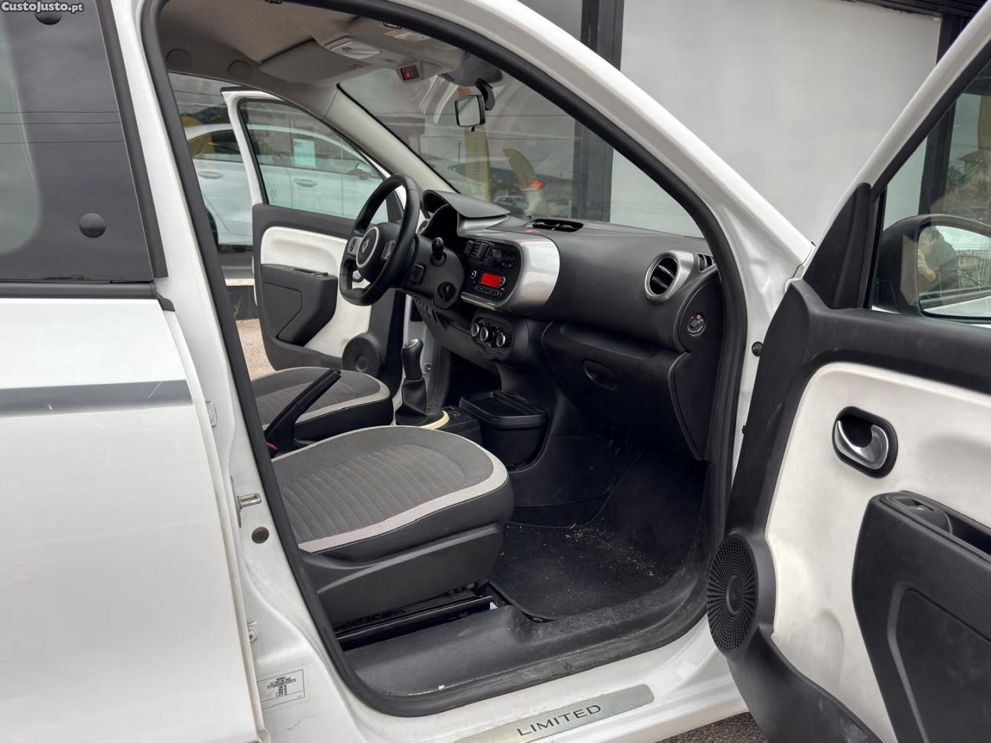 Renault Twingo 1.0 SCe Limited — fotografia 22
