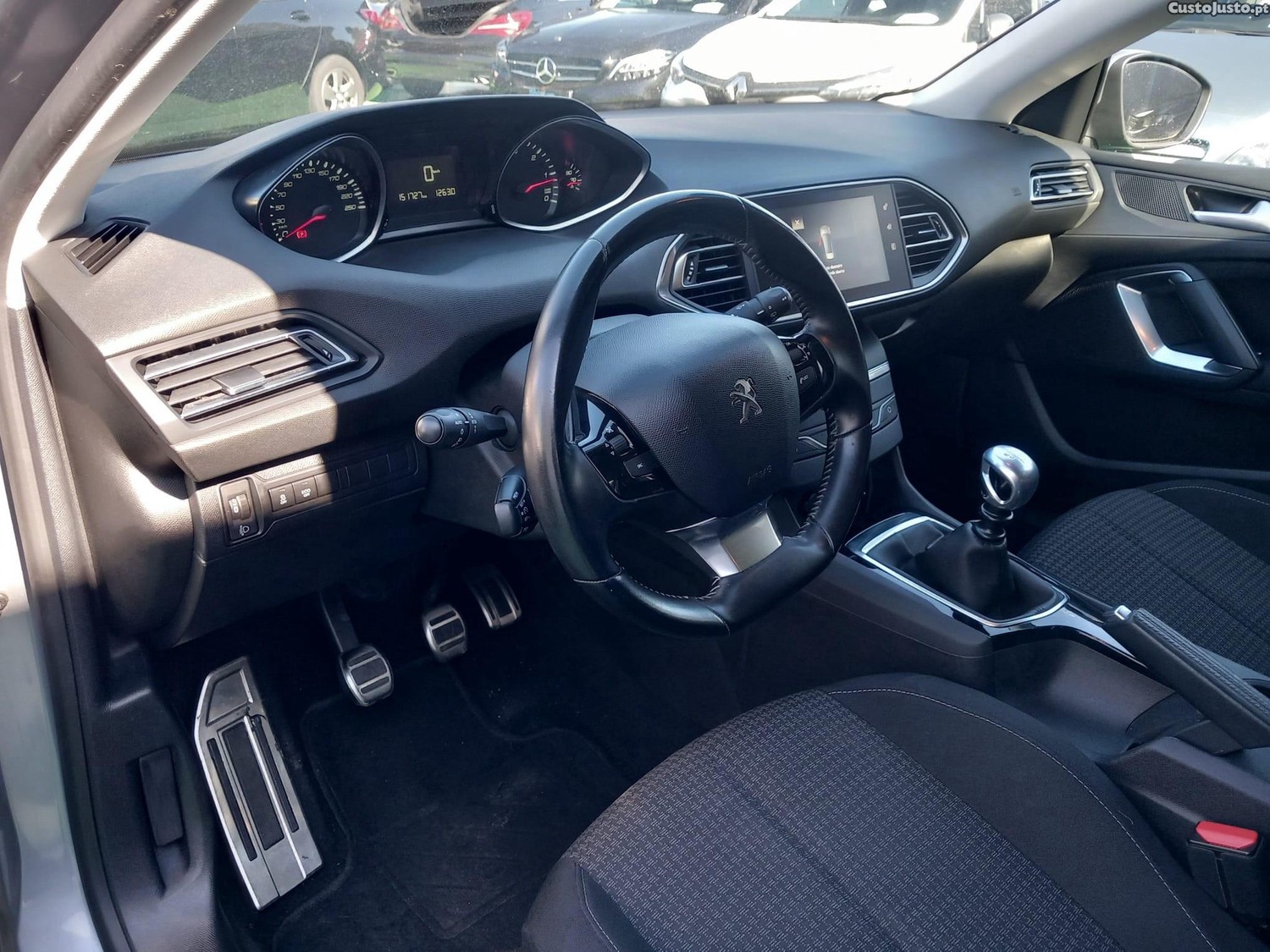 Peugeot 308 SW 1.6 BlueHDi Allure — fotografia 13