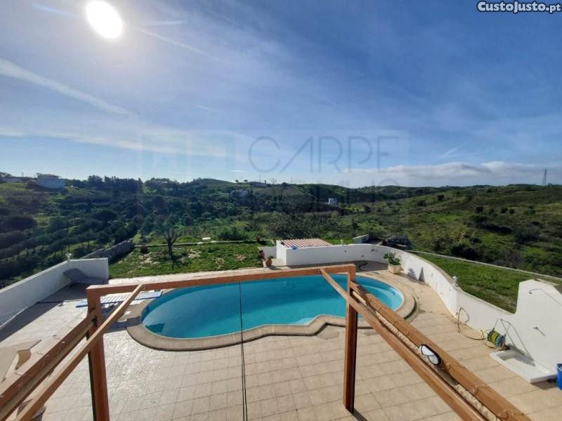 Moradia Com Piscina E Amplo Terreno Em Tavira.