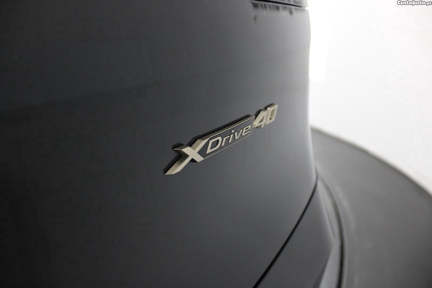 BMW iX XDRIVE 40 PACK DESPORTIVO — fotografia 3