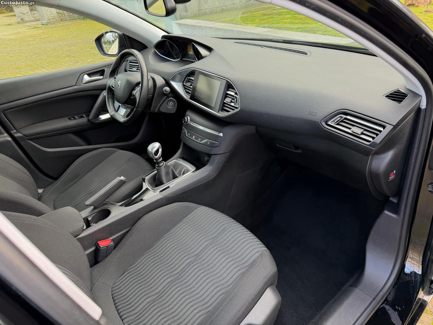 Peugeot 308 1.6 BlueHDi — fotografia 2