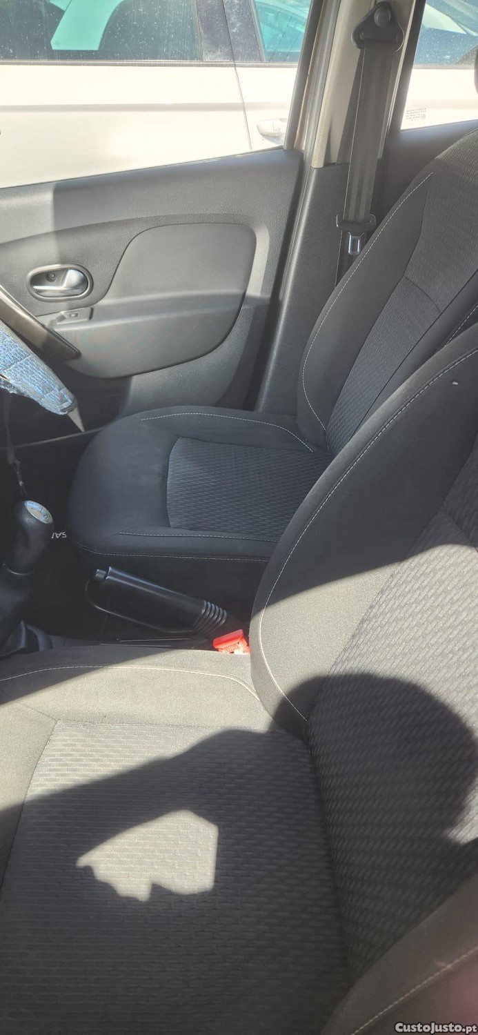 Dacia Sandero 1.5 DCI - 19 foto 5