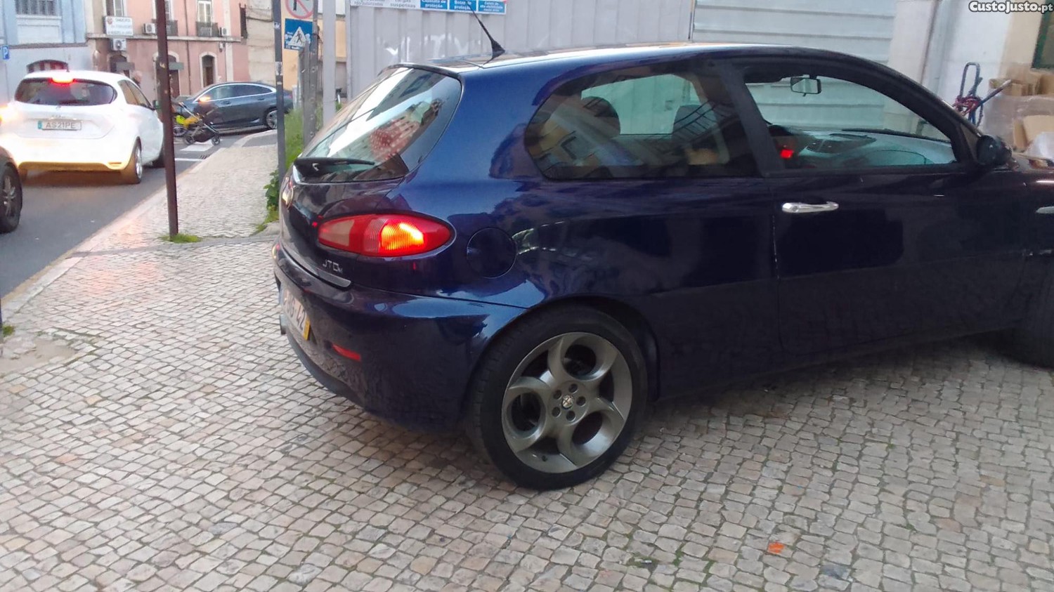 Alfa Romeo 147 Versão 1.9 JTDm 150 CV caixa manual de 6v ano 2006 sport 261.000km — photo 5
