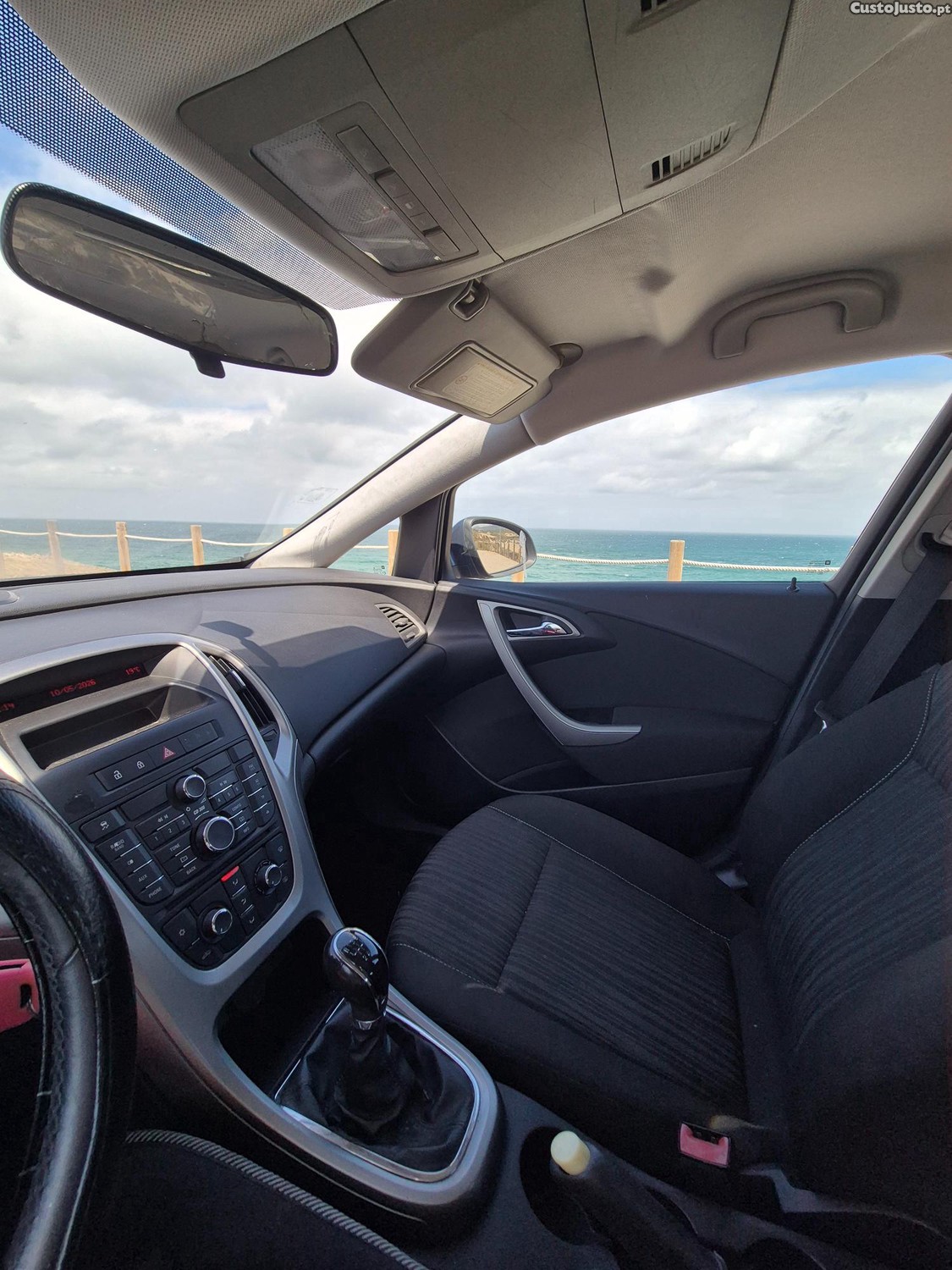 Opel Astra J — fotografia 4