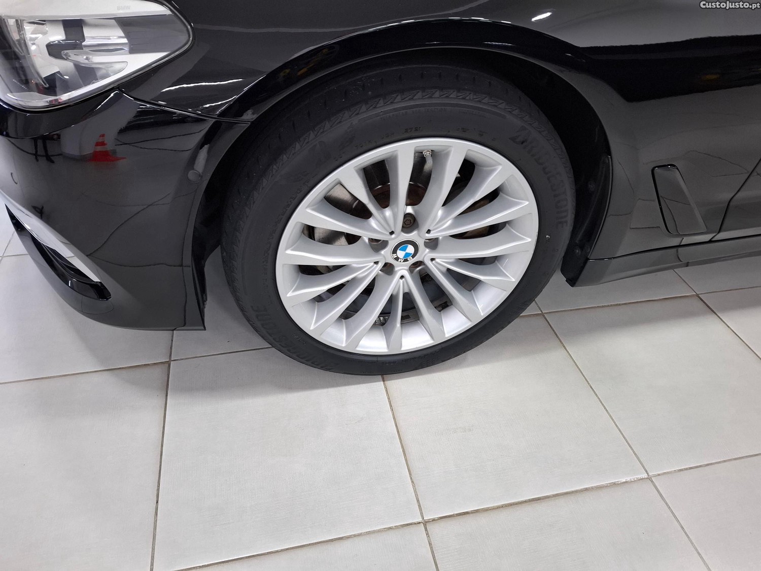 BMW 520 Luxury Line - 18 foto 4