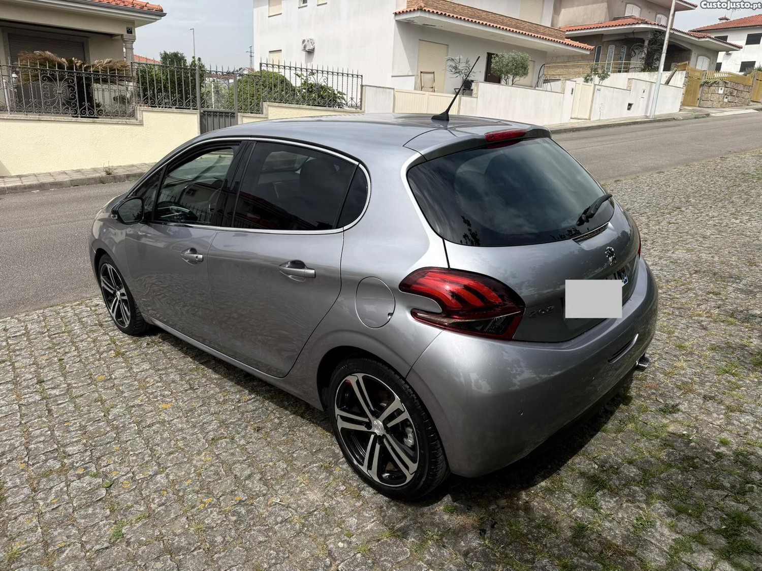 Peugeot 208 GT linediesel — fotografia 7