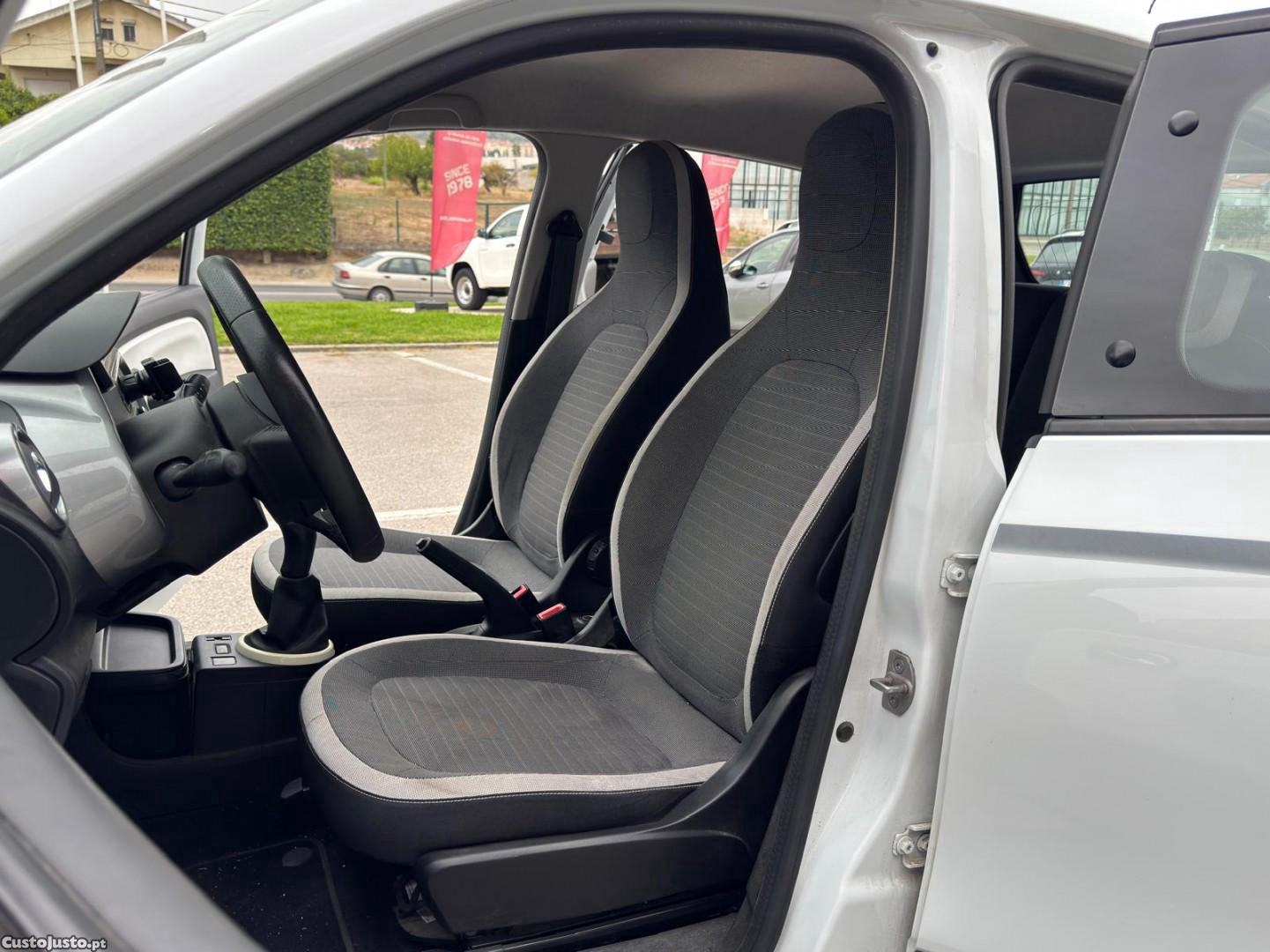Renault Twingo 1.0 SCe Limited — fotografia 19