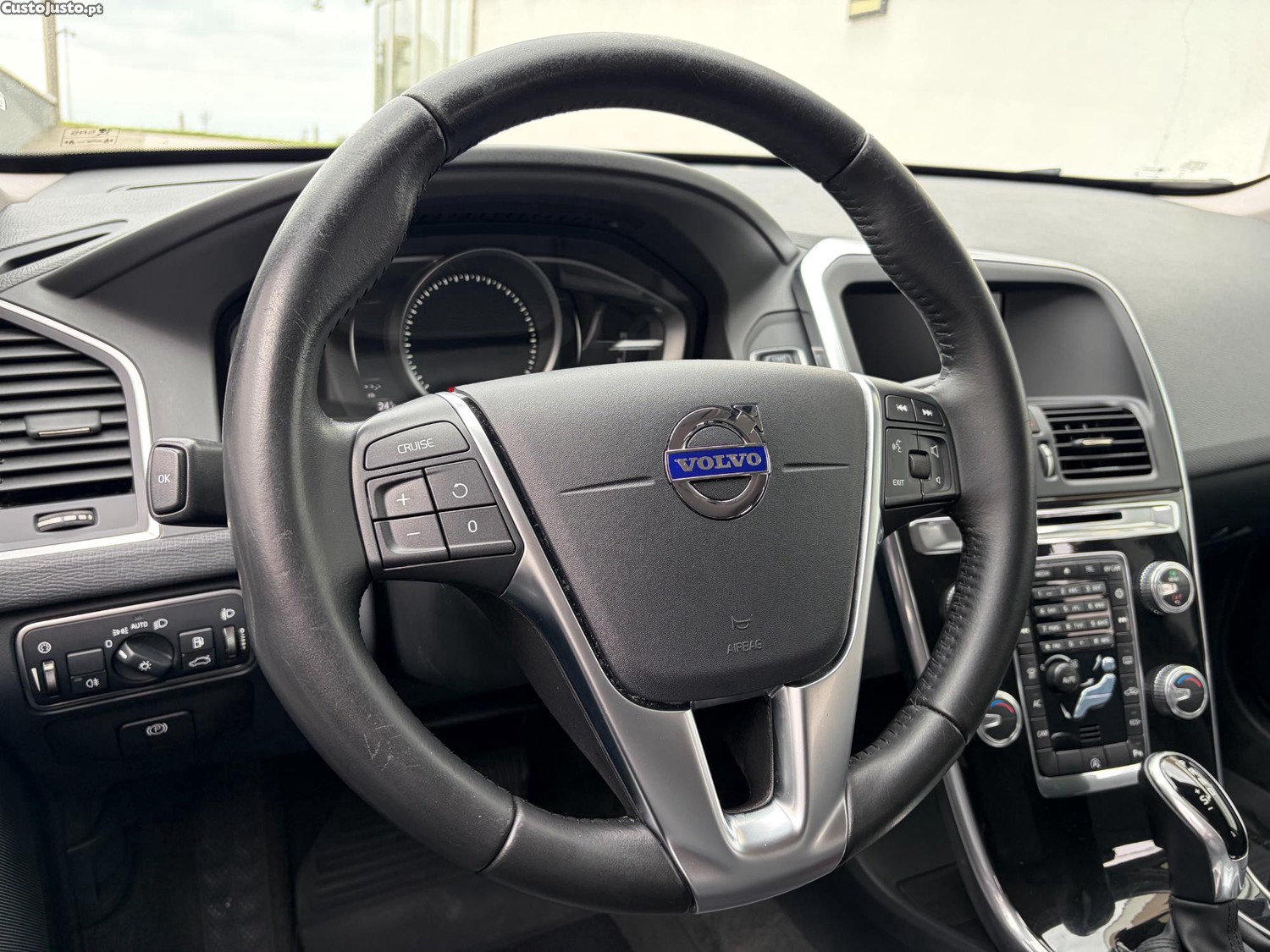 Volvo XC60 2.0 D4 DYNAMIC EDITION GEARTRONIC 190 CV NACIONAL 1 ÚNICO DONO - 16 foto 3