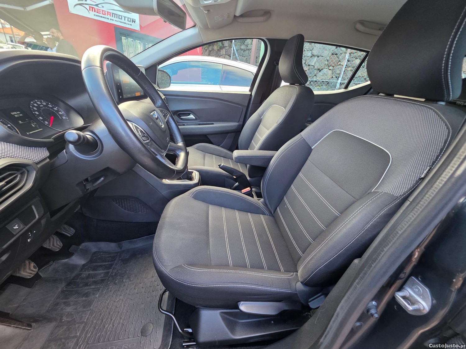 Dacia Sandero 1.0 TCE Comfort — fotografia 19